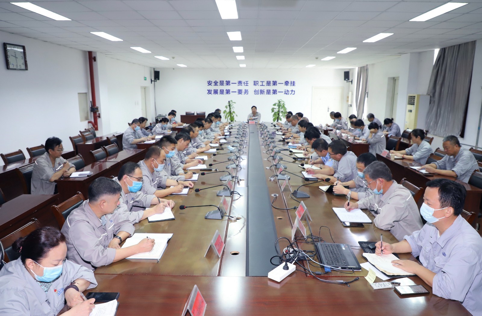 會(huì )議1_調整大小
